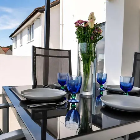 Bohemian 2 Bedroom Flat With Fantastic Views Apartment *