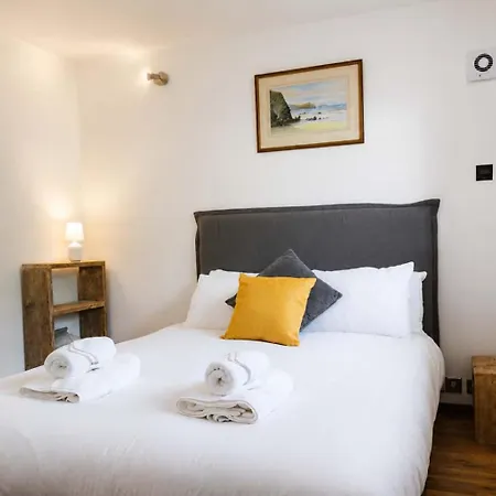 Bohemian 2 Bedroom Flat With Fantastic Views