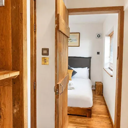 Bohemian 2 Bedroom Flat With Fantastic Views * Bristol